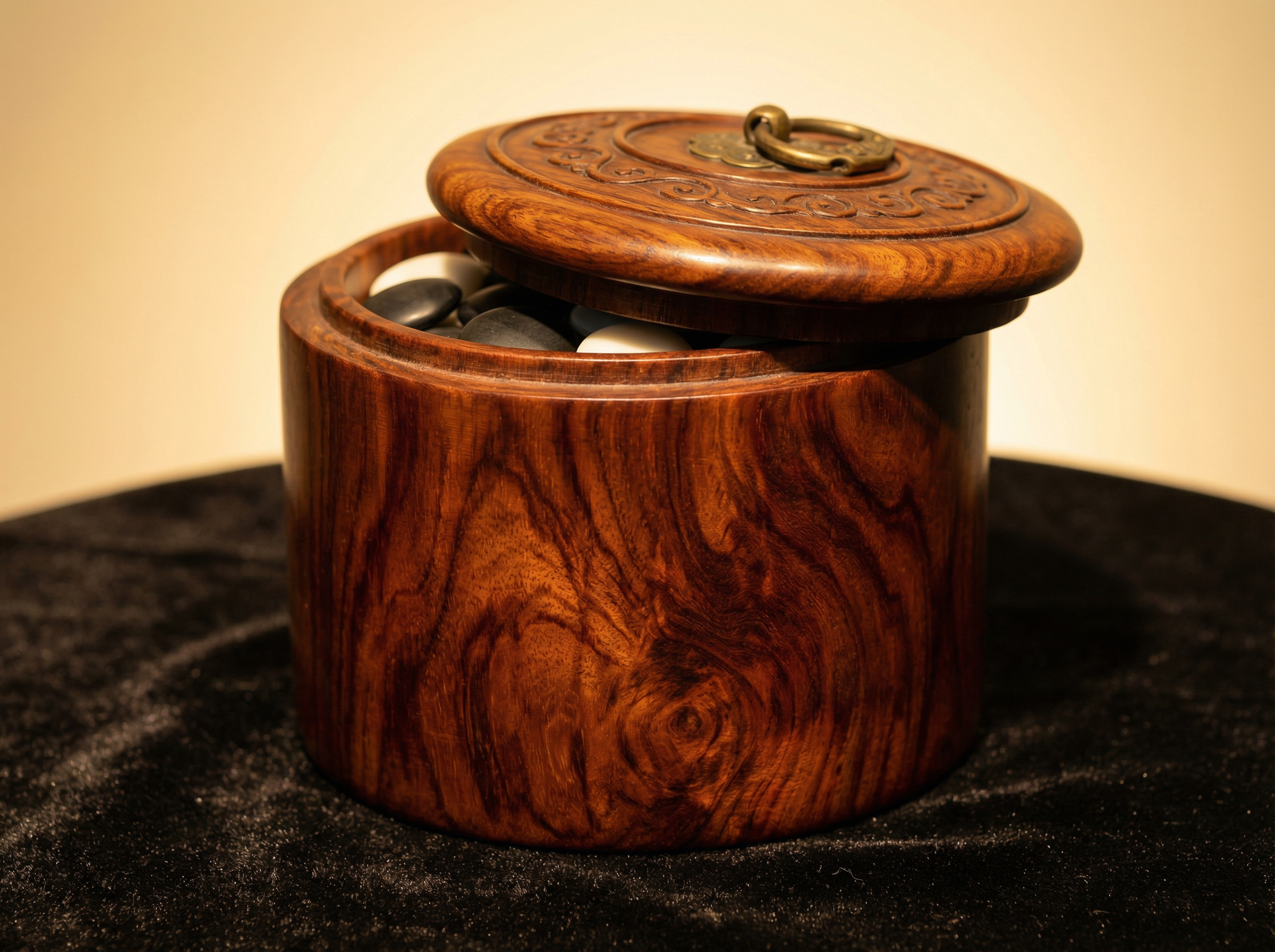 开元棋牌 - 明代黄花梨木棋罐珍品展示